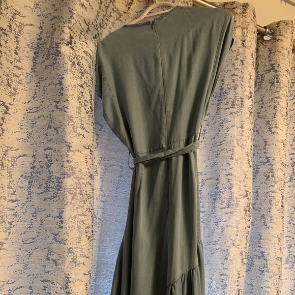 Tiered Denim Dress - Picture 3 of 4